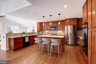 8017 Iliff Dr, Dunn Loring, VA 22027 - Photo 6