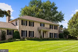 1207 Towlston Rd, Great Falls, VA 22066 - Photo 2