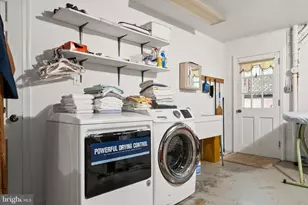 1207 Towlston Rd, Great Falls, VA 22066 - Photo 54