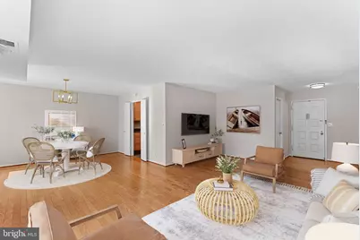 8340 Greensboro Drive #118, McLean, VA 22102 - Photo 2