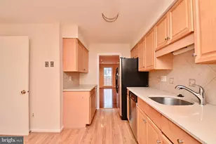 2481 Windbreak Dr, Alexandria, VA 22306 - Photo 12