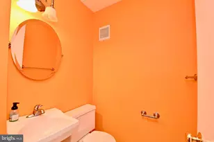 2481 Windbreak Dr, Alexandria, VA 22306 - Photo 32