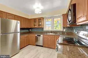 1398 Park Lake Dr, Reston, VA 20190 - Photo 20