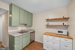 2073 Royal Fern Ct, Reston, VA 20191 - Photo 10