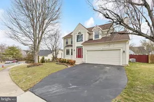 14408 Tracy Schar Ln, Centreville, VA 20121 - Photo 2
