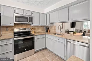 1642 Harvest Green Ct, Reston, VA 20194 - Photo 12