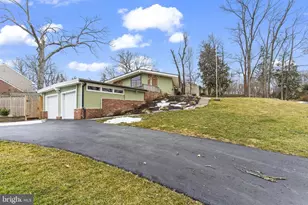 7609 Woodridge Cir, Alexandria, VA 22308 - Photo 2