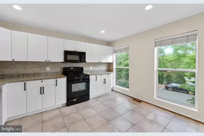 12081 Edgemere Circle, Reston, VA 20190 - Photo 8