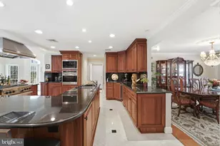 304 Chesapeake Dr, Great Falls, VA 22066 - Photo 14