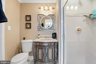 304 Chesapeake Dr, Great Falls, VA 22066 - Photo 16