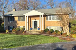 1700 Hunts End Ct, Vienna, VA 22182 - Photo 1