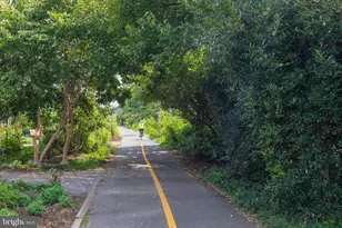 1700 Hunts End Ct, Vienna, VA 22182 - Photo 8