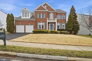 7820 Rose Garden Ln, Springfield, VA 22153 - Photo 2