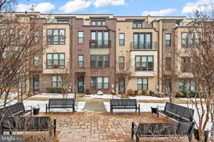 4613 Quinns Ml Wy, Chantilly, VA 20151 - Photo 2