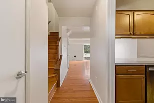 6149 Strasburg Dr, Centreville, VA 20121 - Photo 4