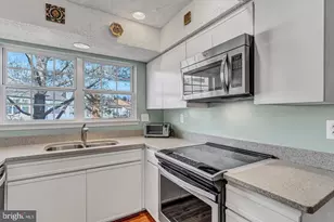 12106 Greenway Ct, Fairfax, VA 22033 - Photo 20