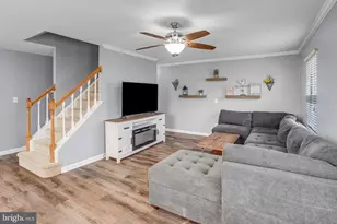 7945 Gunston Woods Pl, Lorton, VA 22079 - Photo 10