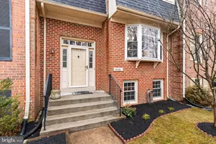 10441 Carriagepark Ct, Fairfax, VA 22032 - Photo 2