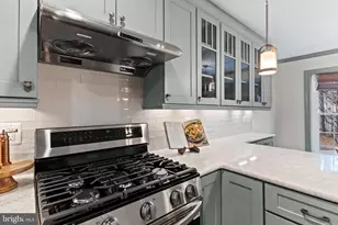 10441 Carriagepark Ct, Fairfax, VA 22032 - Photo 6