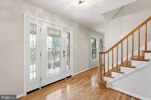 601 Sideling Ct NE, Vienna, VA 22180 - Photo 2