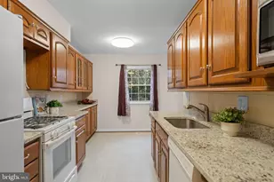 14831 Hoxton Square, Centreville, VA 20120 - Photo 12