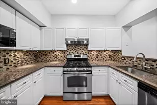 2111 Highcourt Ln, Herndon, VA 20170 - Photo 10