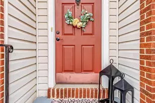 6618 Hunter Creek Ln, Alexandria, VA 22315 - Photo 2