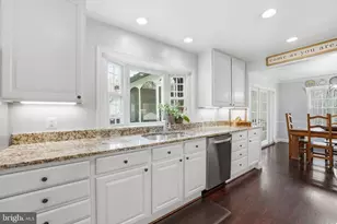 3214 Dominy Ct, Oakton, VA 22124 - Photo 6