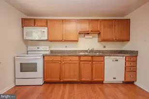 2658 Fanieul Hall Ct, Herndon, VA 20171 - Photo 4