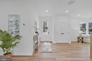 656 Stuart Ct, Herndon, VA 20170 - Photo 2