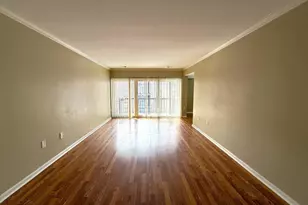 9733 Kings Crown Ct, Fairfax, VA 22031 - Photo 2