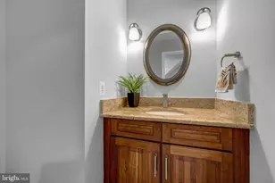 2067 Woodford Rd, Vienna, VA 22182 - Photo 30