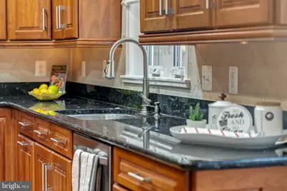 2067 Woodford Road, Vienna, VA 22182 - Photo 24