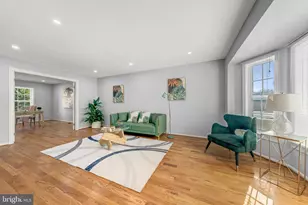 2067 Woodford Rd, Vienna, VA 22182 - Photo 8