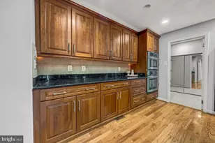 2067 Woodford Rd, Vienna, VA 22182 - Photo 26