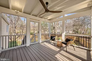 8463 Yellow Leaf Ct, Springfield, VA 22153 - Photo 4