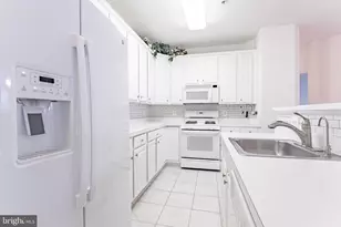 11575 Cavalier Landing Ct, Fairfax, VA 22030 - Photo 16