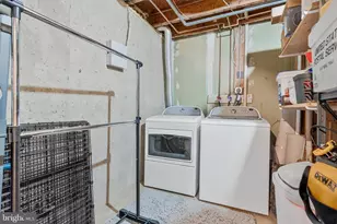 3170 Ellenwood Dr, Fairfax, VA 22031 - Photo 18