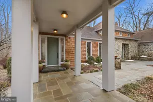 945 Hickory Run Ln, Great Falls, VA 22066 - Photo 8