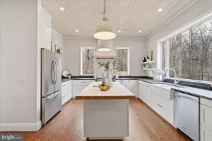 945 Hickory Run Ln, Great Falls, VA 22066 - Photo 22