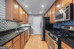 7752 Milford Haven Dr, Lorton, VA 22079 - Photo 4