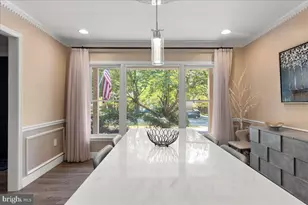 12183 Holly Knoll Cir, Great Falls, VA 22066 - Photo 10