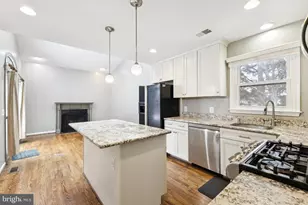 14422 Coachway Dr, Centreville, VA 20120 - Photo 8