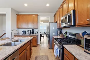 8239 Red Carnation Ct, Lorton, VA 22079 - Photo 4