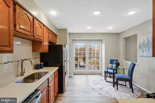 4007 Murdstone Ct, Fairfax, VA 22033 - Photo 6