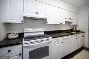 5902-B Queenston St, Springfield, VA 22152 - Photo 14