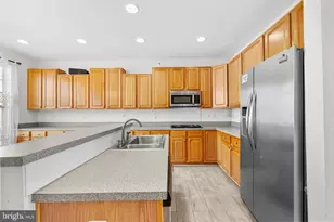 8135 Dove Cottage Ct, Lorton, VA 22079 - Photo 4