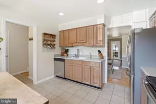 9100 Omar Ct, Fairfax, VA 22031 - Photo 10
