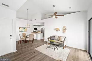 11731 Summerchase Cir, Reston, VA 20194 - Photo 6