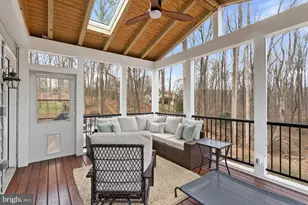 11732 Saddle Crescent Cir, Oakton, VA 22124 - Photo 2